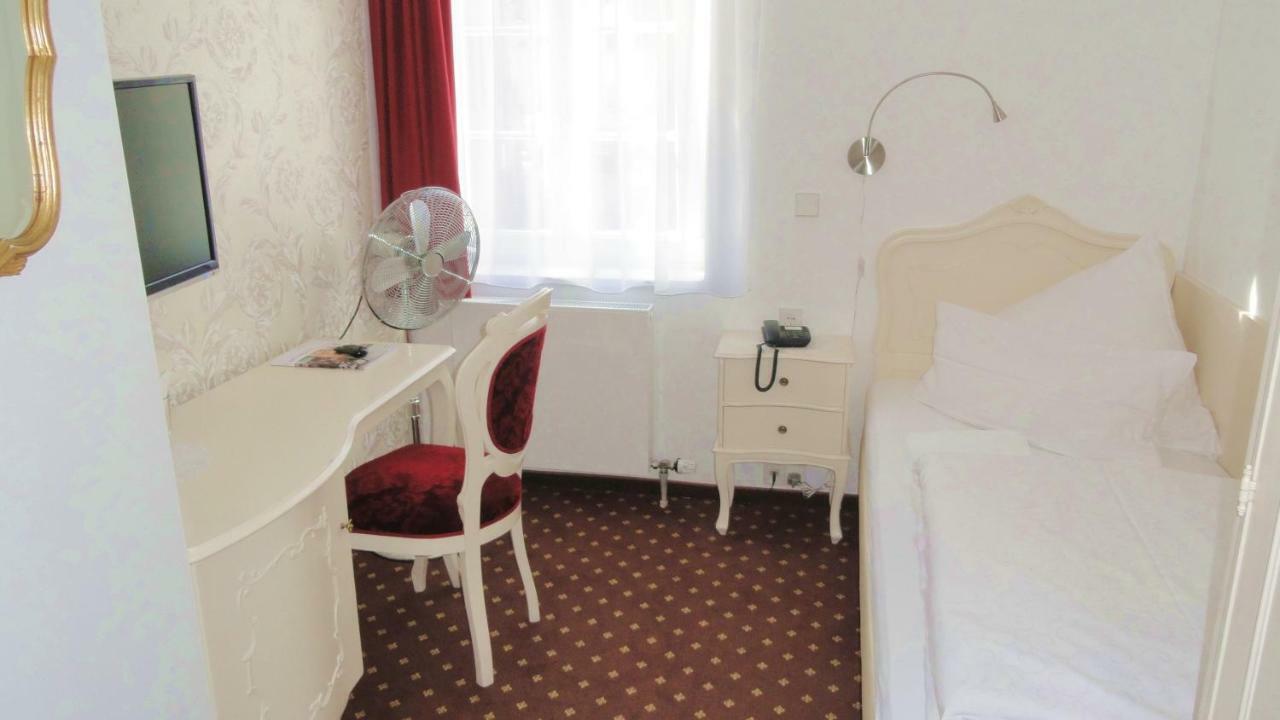 Hotel Einhorn Schwäbisch Gmünd Dış mekan fotoğraf